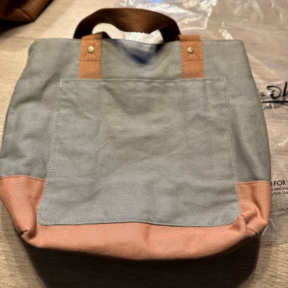 Thirty-one Window Shopper